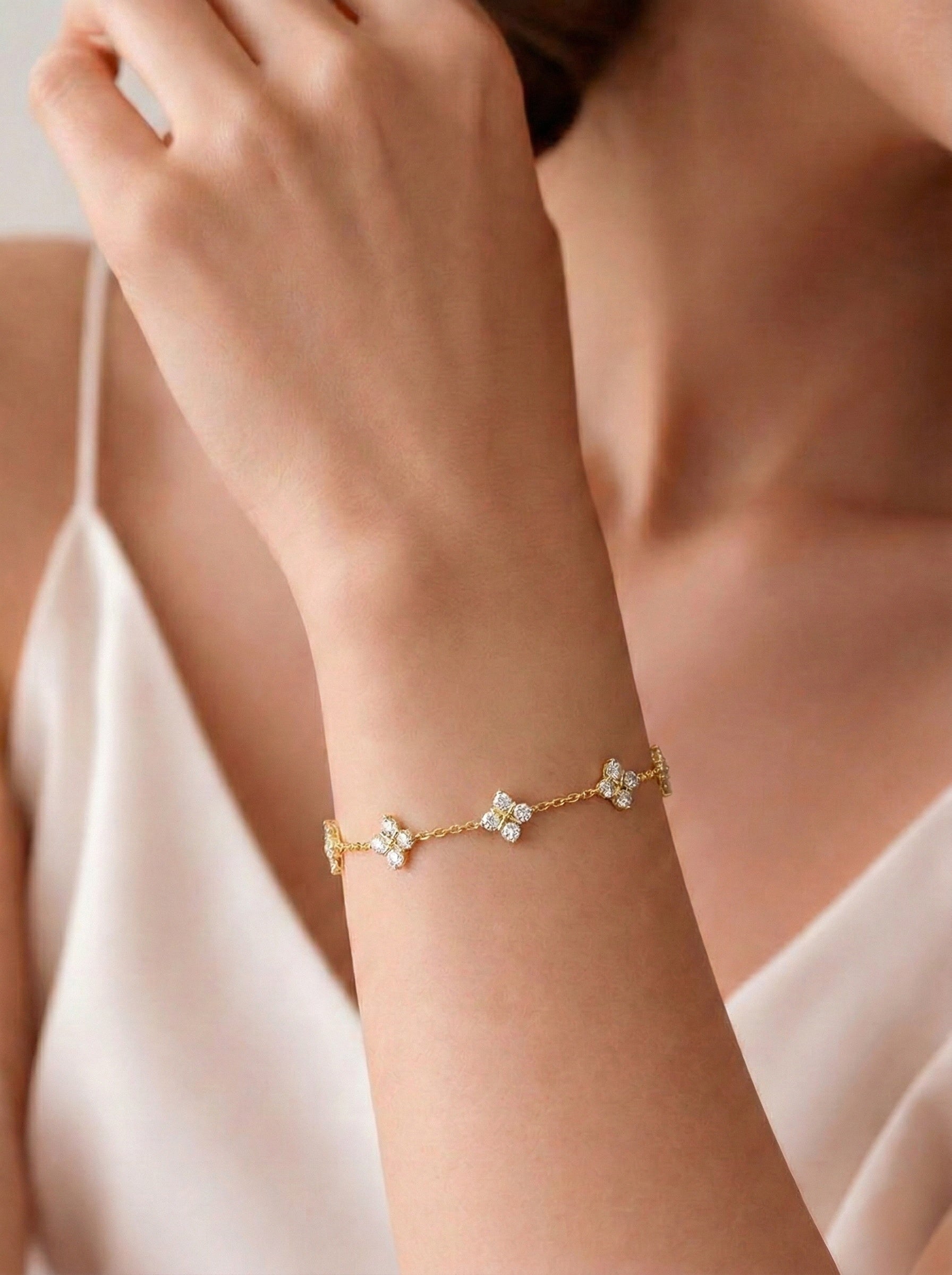 The Clover | Diamond Motif Chain Bracelet