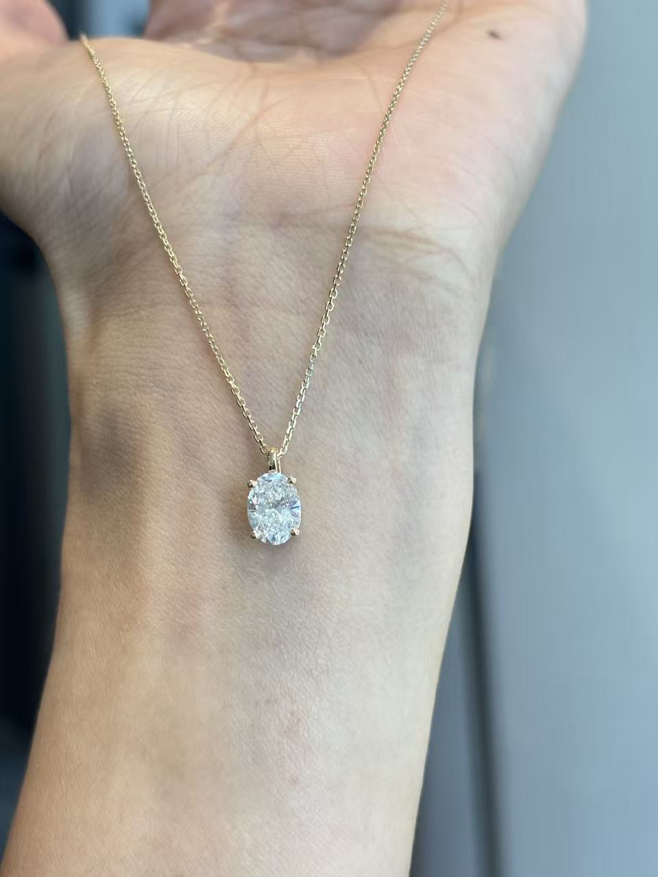 The Mirror | Oval Solitaire Necklace