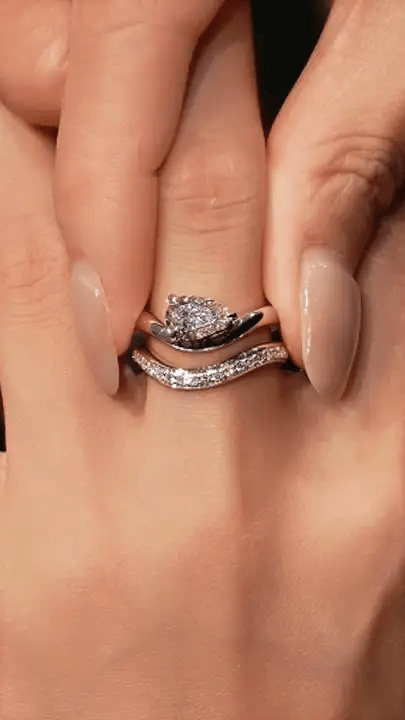 The Cove | Curved Pear Diamond Set