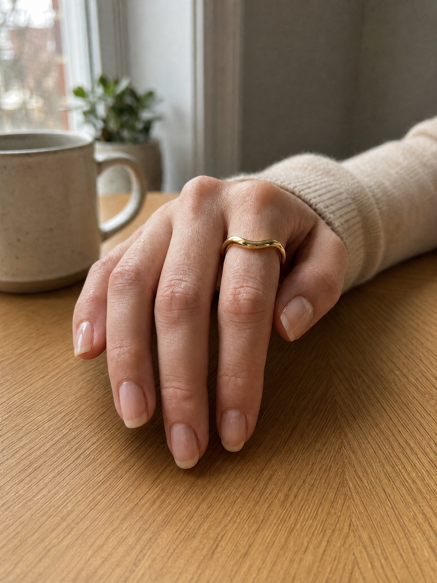 The Arc | 2mm Solid Gold Band 1