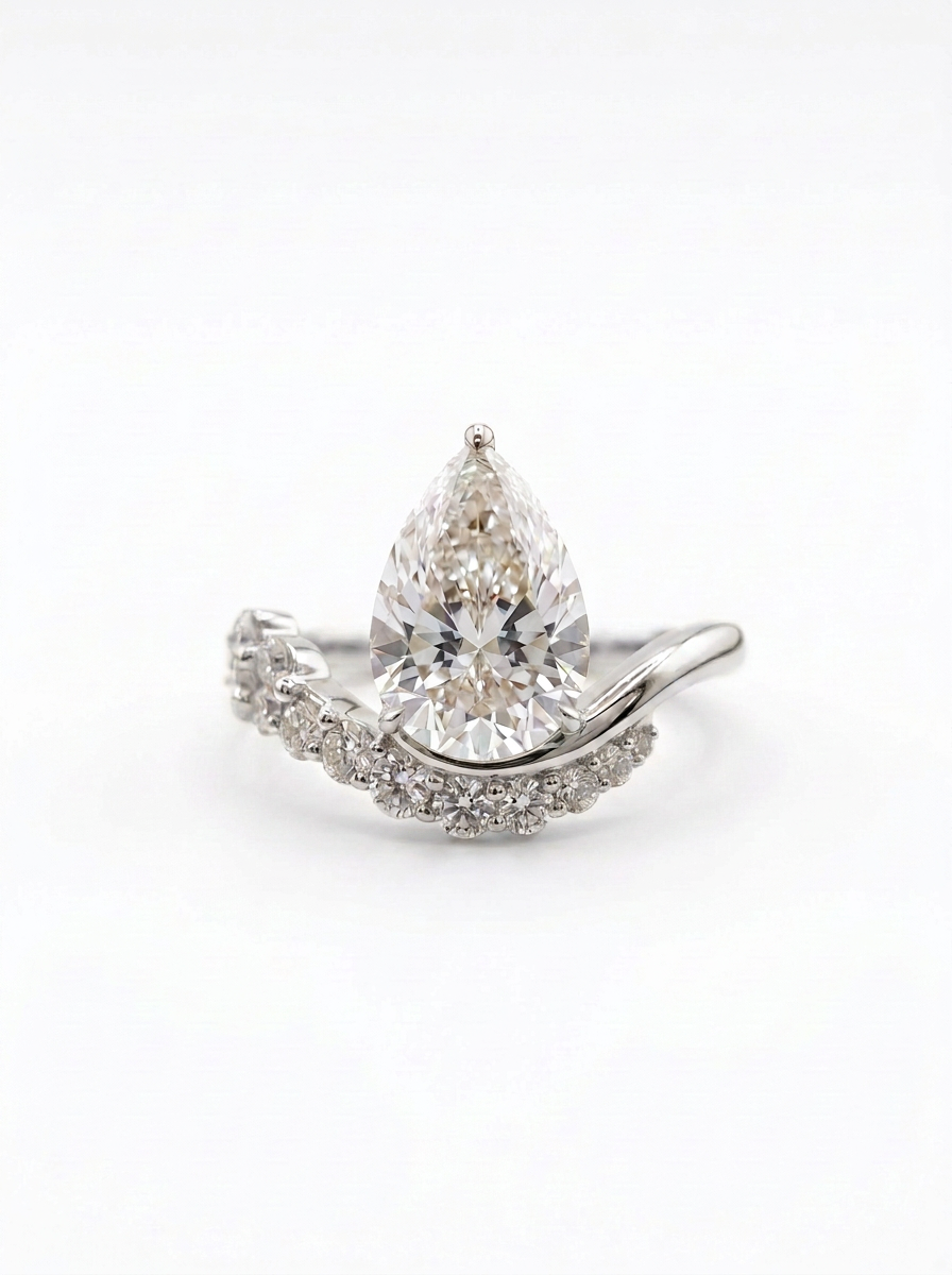 The Keystone | Pear Solitaire & Contour Pavé Set