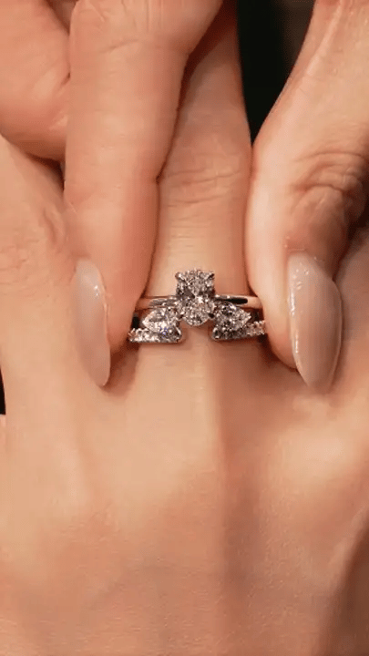 The Embrace | Contoured Three-Stone Bridal Set
