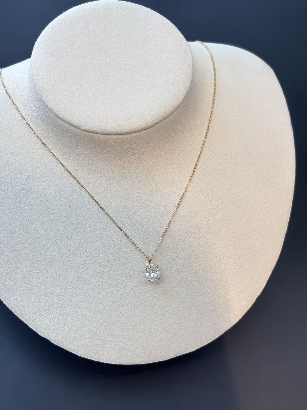 The Mirror | Oval Solitaire Necklace