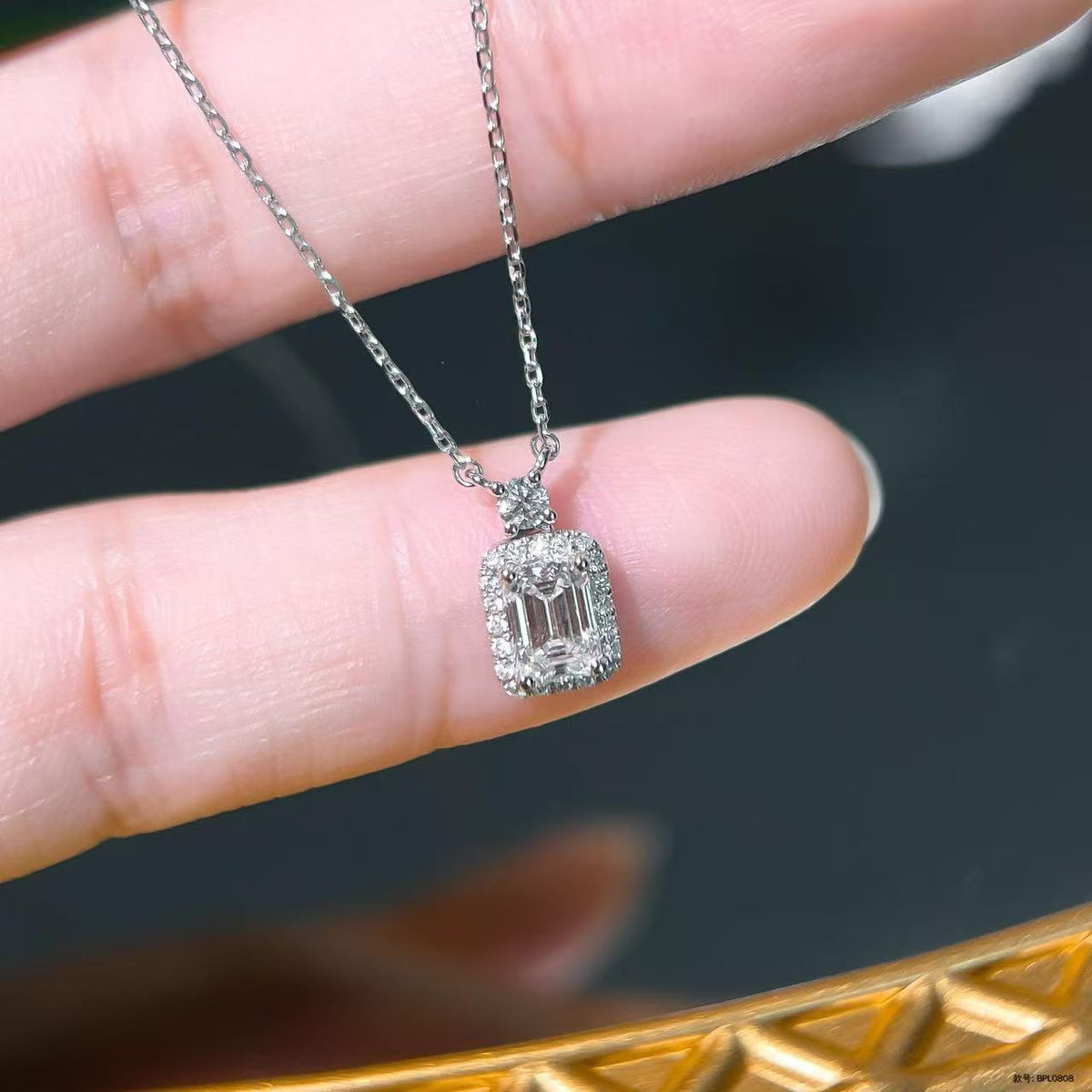 The Casement | Emerald-Cut Halo & Round Diamond Necklace
