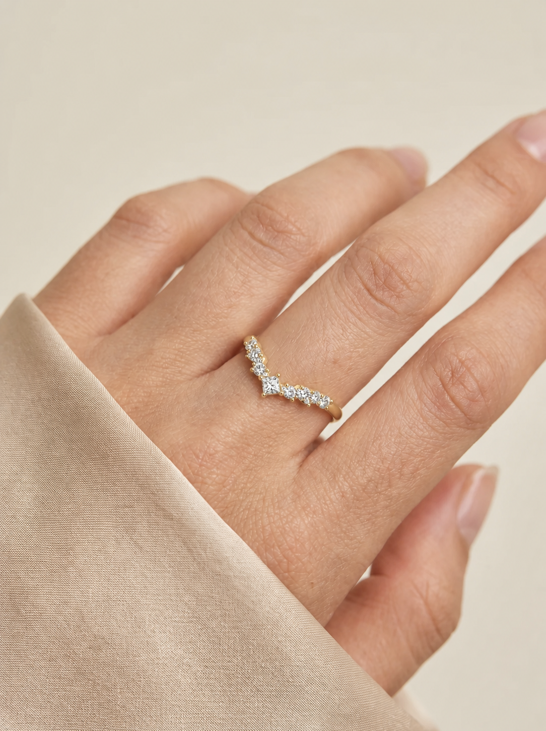 The Chevron | V-Contour Diamond Stacking Band